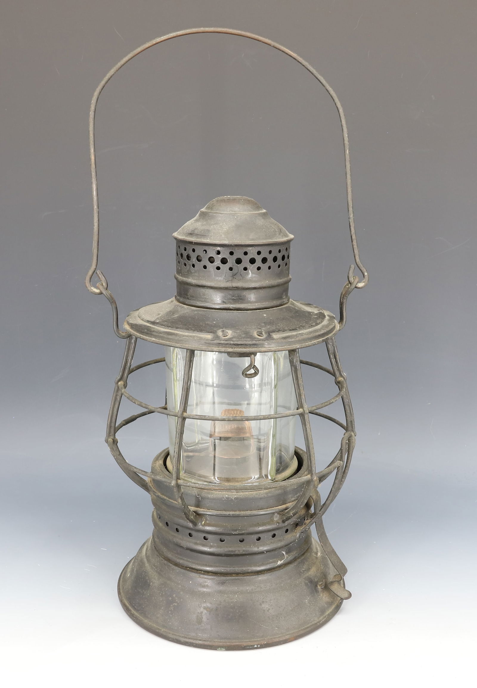 DIETZ MARINE / DECK LANTERN: BLACK PAINTED LANTERN WITH FOUR SIDED CLEAR GLOBE. 11 3/4/" H. PLEASE READ CAREFULLY - Terms for Purchasing and Shipping of Auction Items. Please read carefully before bidding. Hartzell?s Auction Gall