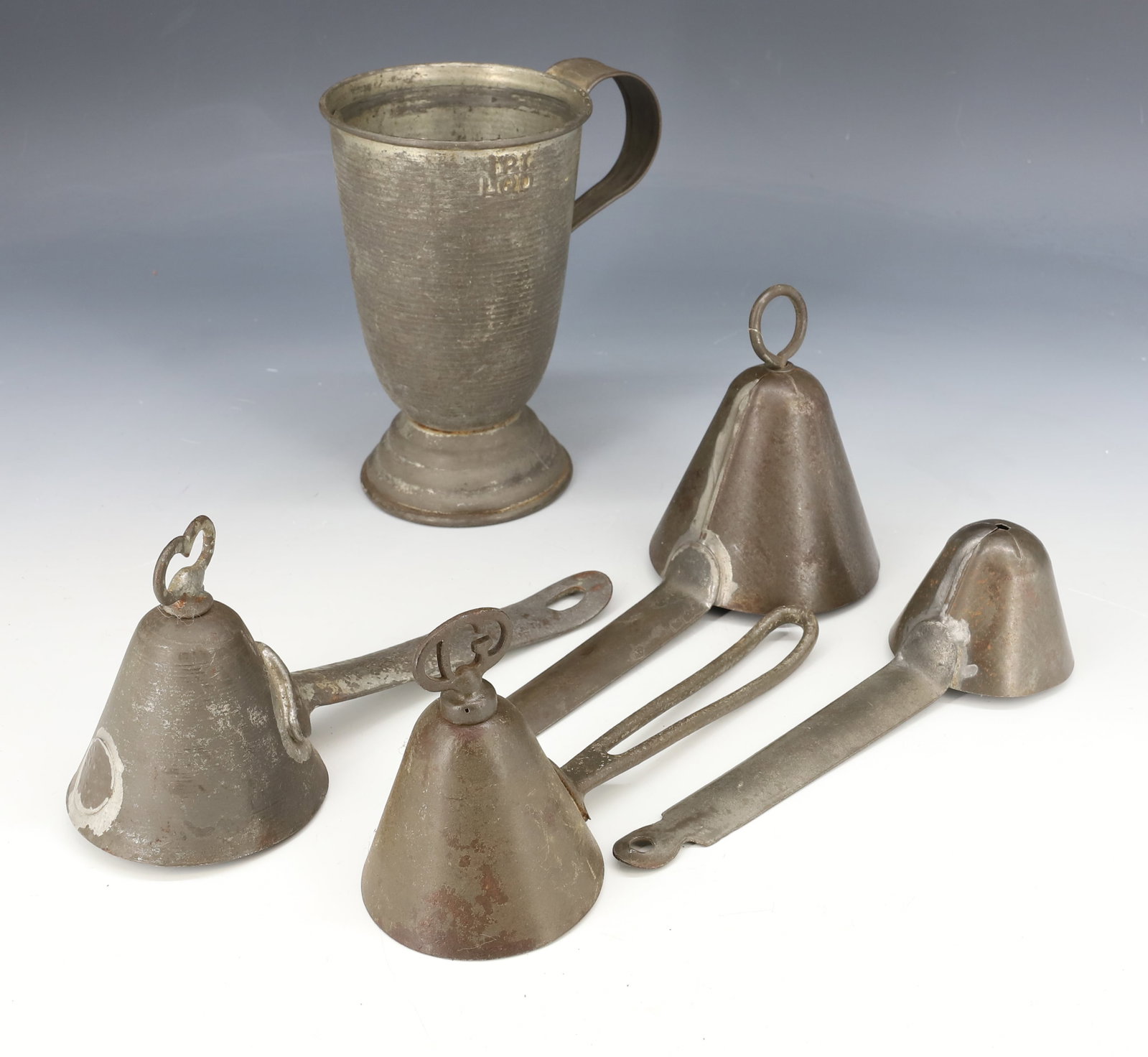 LOT OF ICE CREAM SCOOPS / MOLD: FOUR CONICAL SCOOPS WITH KEY WIND (ONE MISSING). ONE PINT ICE CREAM MOLD WITH KEY WIND 5 1/2" H. PLEASE READ CAREFULLY - Terms for Purchasing and Shipping of Auction Items. Please read carefully befor