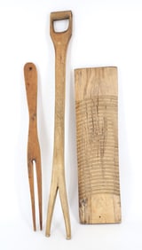 (2) LAUNDRY STICKS AND WASHBOARD