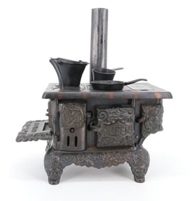 "THE QUEEN" MINIATURE CAST IRON STOVE