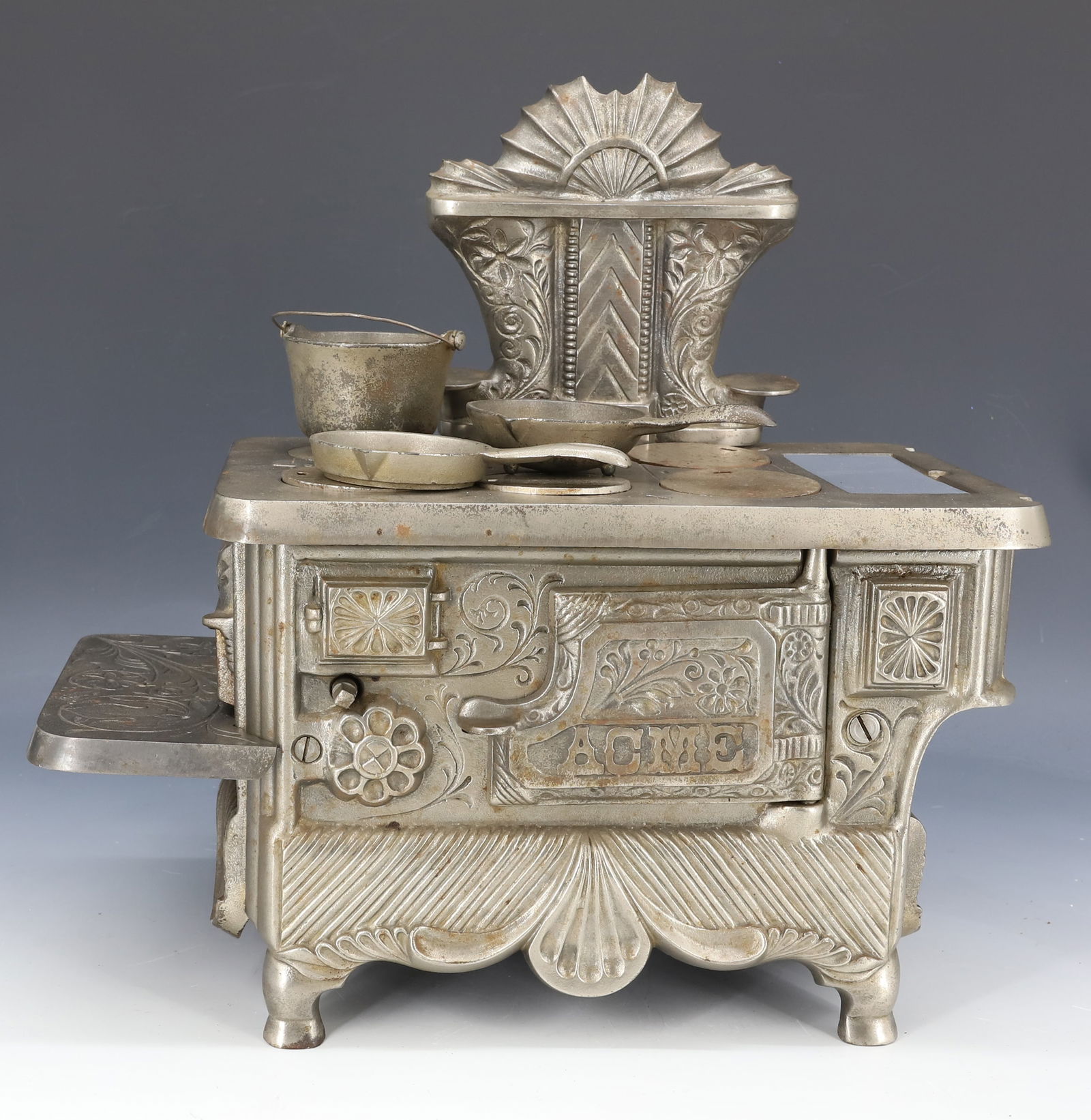 "ACME" MINIATURE TOY STOVE (1 of 6)