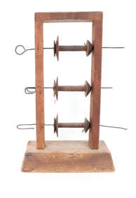 WOODEN THREAD HOLDER