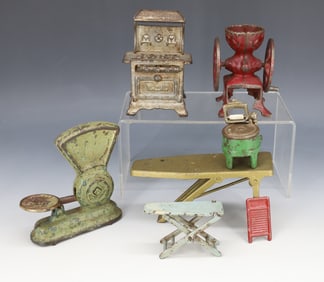 LOT OF CAST IRON MINIATURES