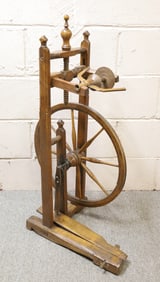 ANTIQUE UPRIGHT / CASTLE SPINNING WHEEL