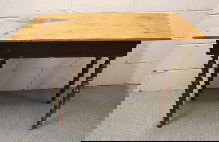 VINTAGE WOODEN SIDE TABLE