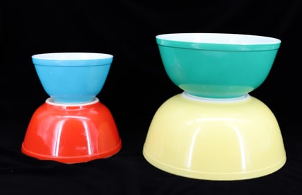 LOT OF PYREX MIXING BOWLS