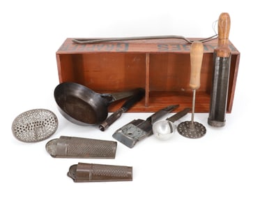 LOT OF VINTAGE KITCHEN ITEMS