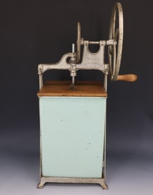 ANTIQUE "DAZEY" BUTTER CHURN
