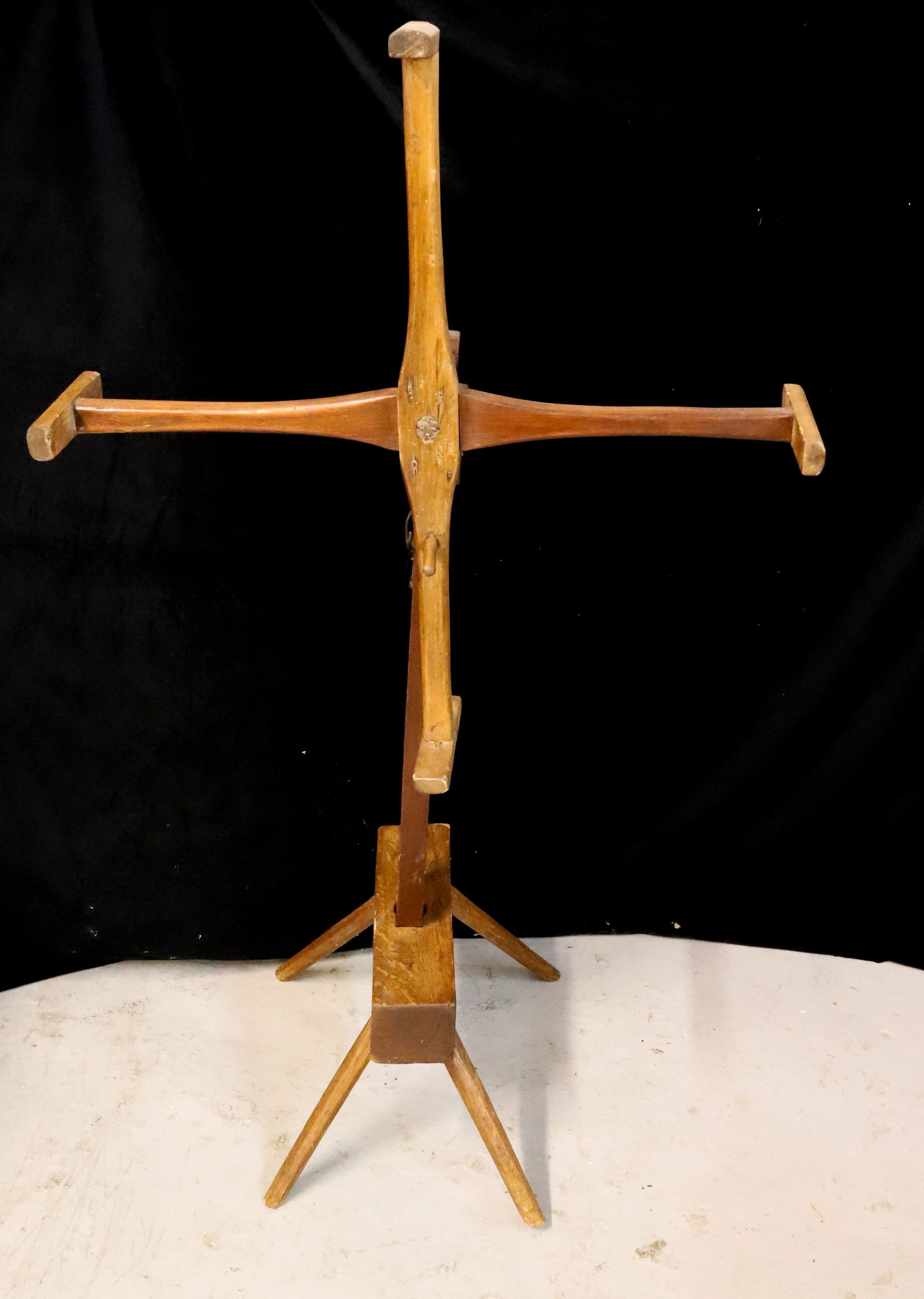 PRIMITIVE WOODEN YARN WINDER: 19TH C. WINDER ON PEG LEG BASE WITH IRON WORK AT TOP. TOTAL HEIGHT 47". PLEASE READ CAREFULLY - Terms for Purchasing and Shipping of Auction Items. Please read carefully before bidding. Hartzell?s Auc