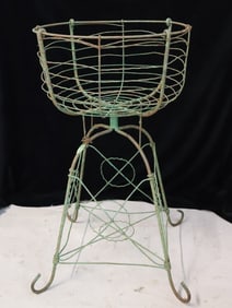 PAINTED WIRE PLANT STAND