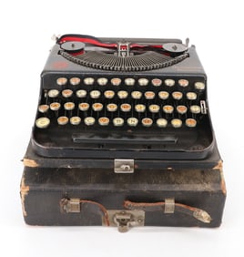VINTAGE REMINGTON TYPEWRITER