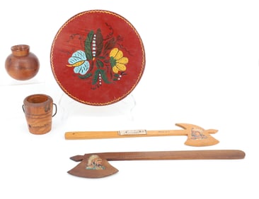 LOT OF WOODEN SOUVENIRS