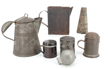 LOT OF ANTIQUE KITCHEN TINWARE