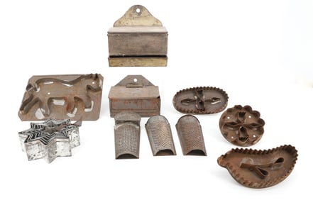 LOT OF ANTIQUE KITCHEN TINWARE