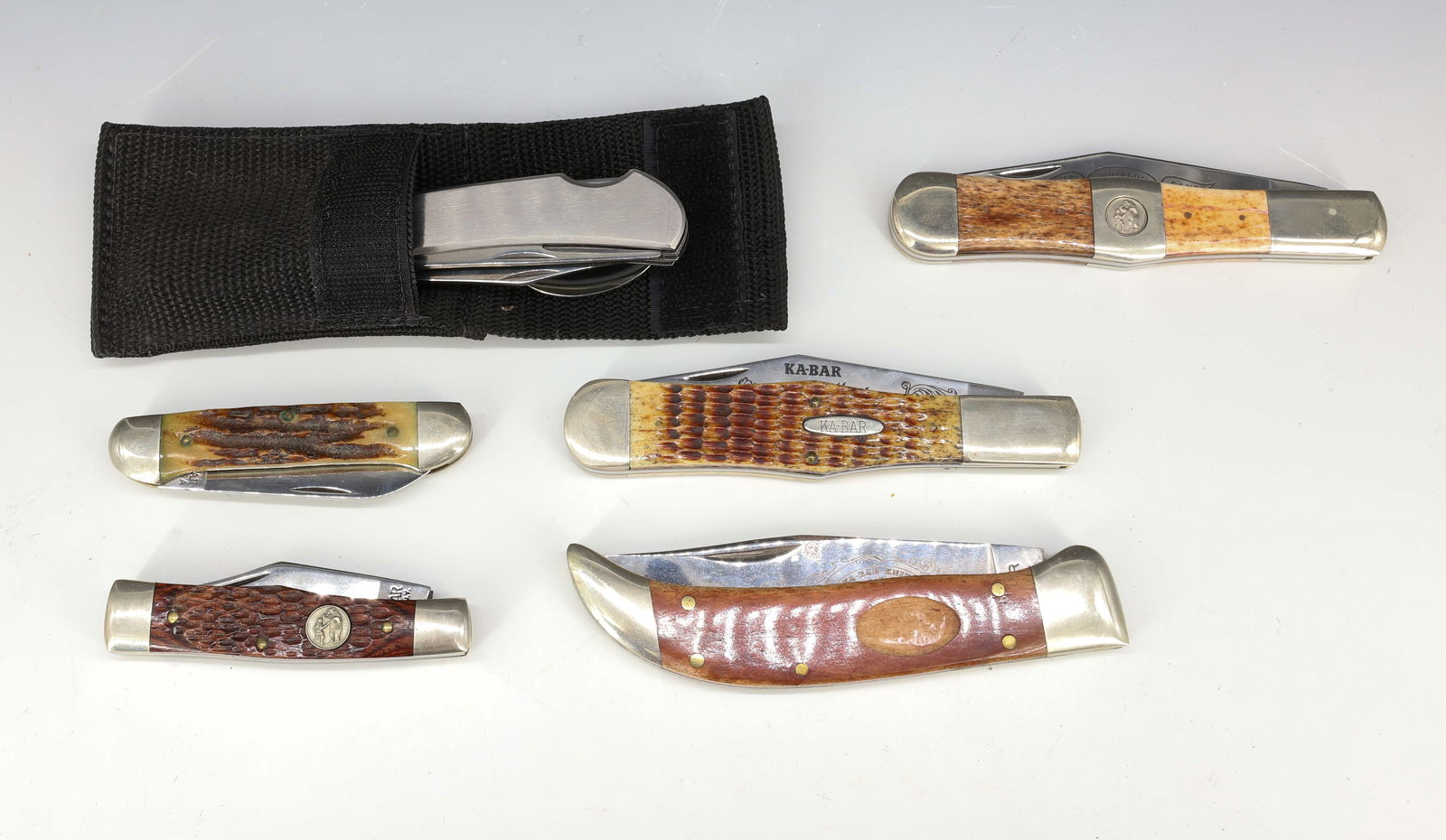 LOT OF (6) KA-BAR POCKET KNIVES: APPEAR UNUSED. ONE IN NYLON CASE. SOME ARE LIMITED EDITION COLLECTOR'S KNIVES 1982, 1984, 1987 (MISSING OVAL ON EXTERIOR). PLEASE READ CAREFULLY - Terms for Purchasing and Shipping of Auction Items. P