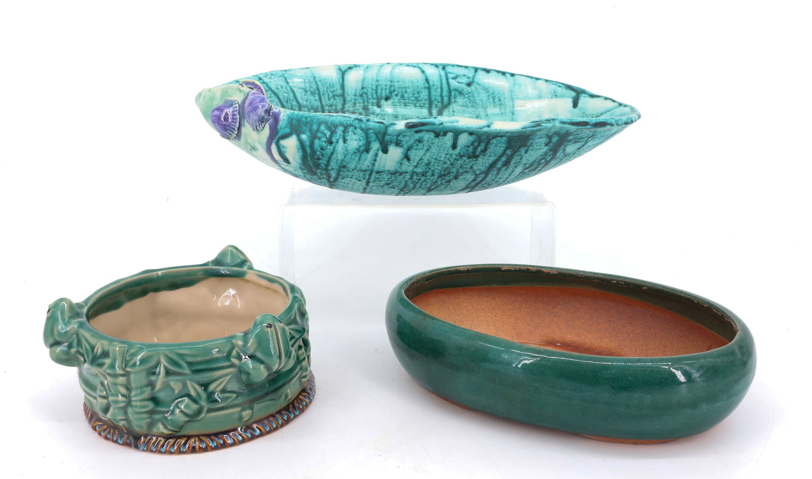 LOT OF POTTERY PLANTERS: EMBOSSED POT WITH THREE FROGS (UNMARKED) 6" D. OVAL POT WITH GREEN GLAZE AND DRAIN HOLES IN BOTTOM 10" D. DRIPPY GLAZE OVAL SEASHORE THEMED POT 13 1/4". PLEASE READ CAREFULLY - Terms for Purchasing an