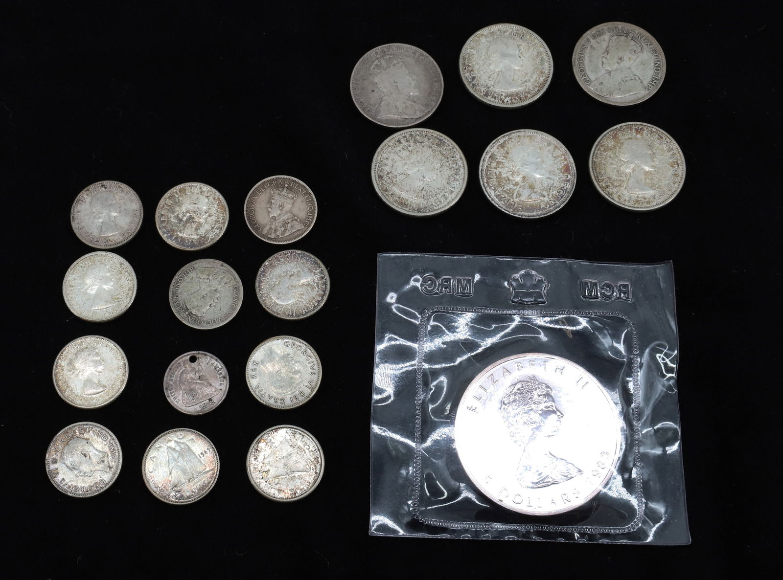 LOT OF CANADIAN SILVER COINS (1 of 4)