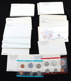 UNITED STATES MINT COIN SET LOT