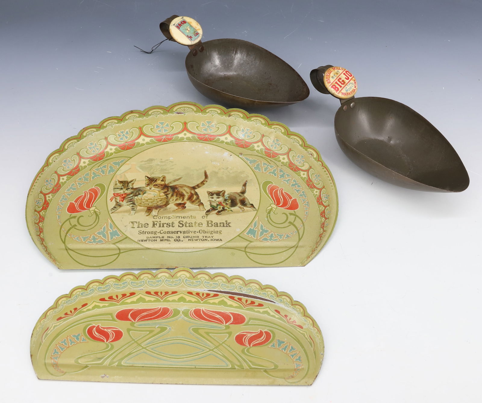 ADVERTISING SCOOPS AND CRUMBER: TWO TIN SCOOPS ADVERTISING "BIG JO, RIVERSIDE MILLS, WABASHA, MINN" AND "EA CO. FLOUR, WASECA, MINN". WITH, TIN LITHO CRUMB TRAY "FIRST STATE BANK, NEWTON, IOWA". 9 1/4" L. PLEASE READ CAREFULLY - Ter