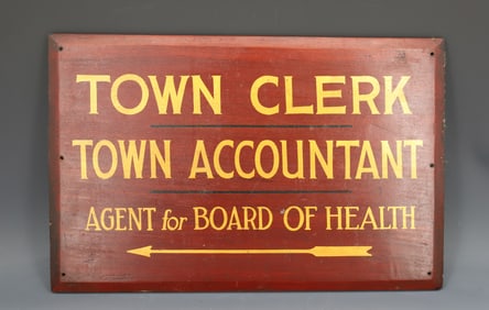 PAINTED WOODEN DIRECTIONAL SIGN
