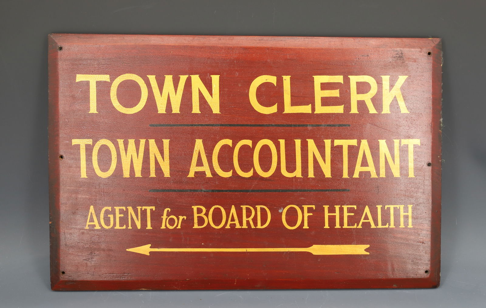 PAINTED WOODEN DIRECTIONAL SIGN (1 of 2)