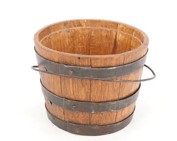 SMALL WOODEN BUCKET