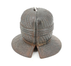 CAST IRON STRING HOLDER