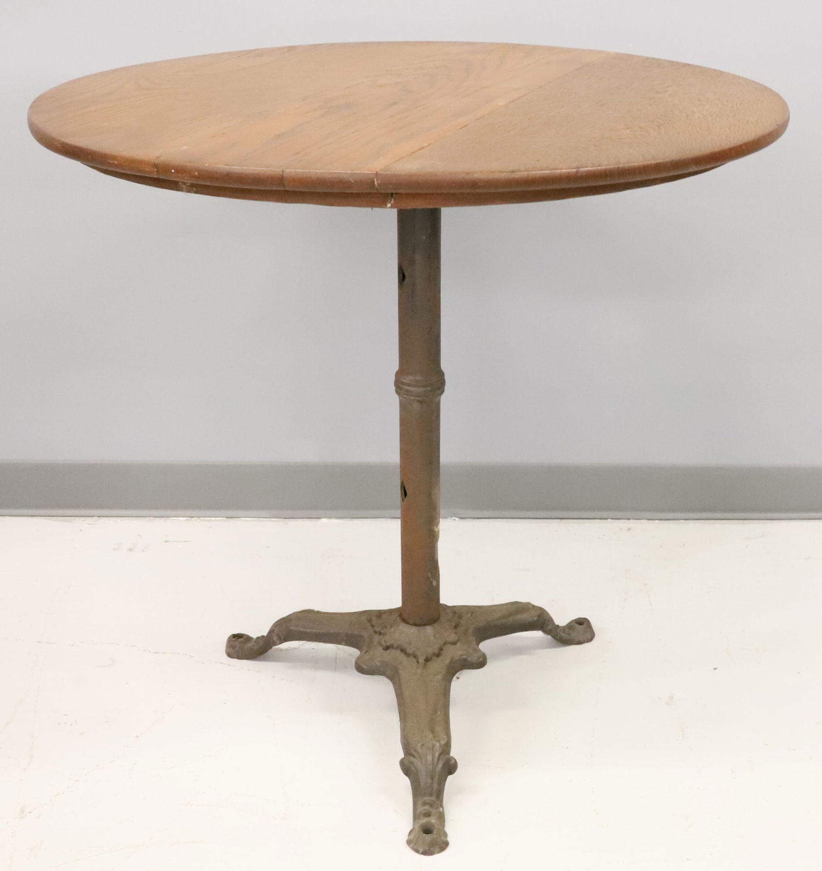 ICE CREAM PARLOR TABLE: ROUND TOP WITH ORNATE CAST IRON BASE. 31" X 32". PLEASE READ CAREFULLY - Terms for Purchasing and Shipping of Auction Items. Please read carefully before bidding. Hartzell’s Auction Gallery. Har