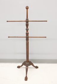 VICTORIAN TOWEL RACK