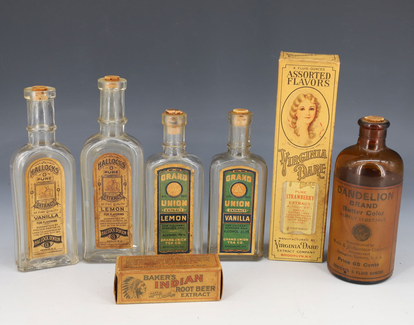 LOT OF VINTAGE EXTRACT BOTTLES (1 of 4)