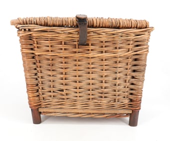 UNUSUAL FISHING CREEL