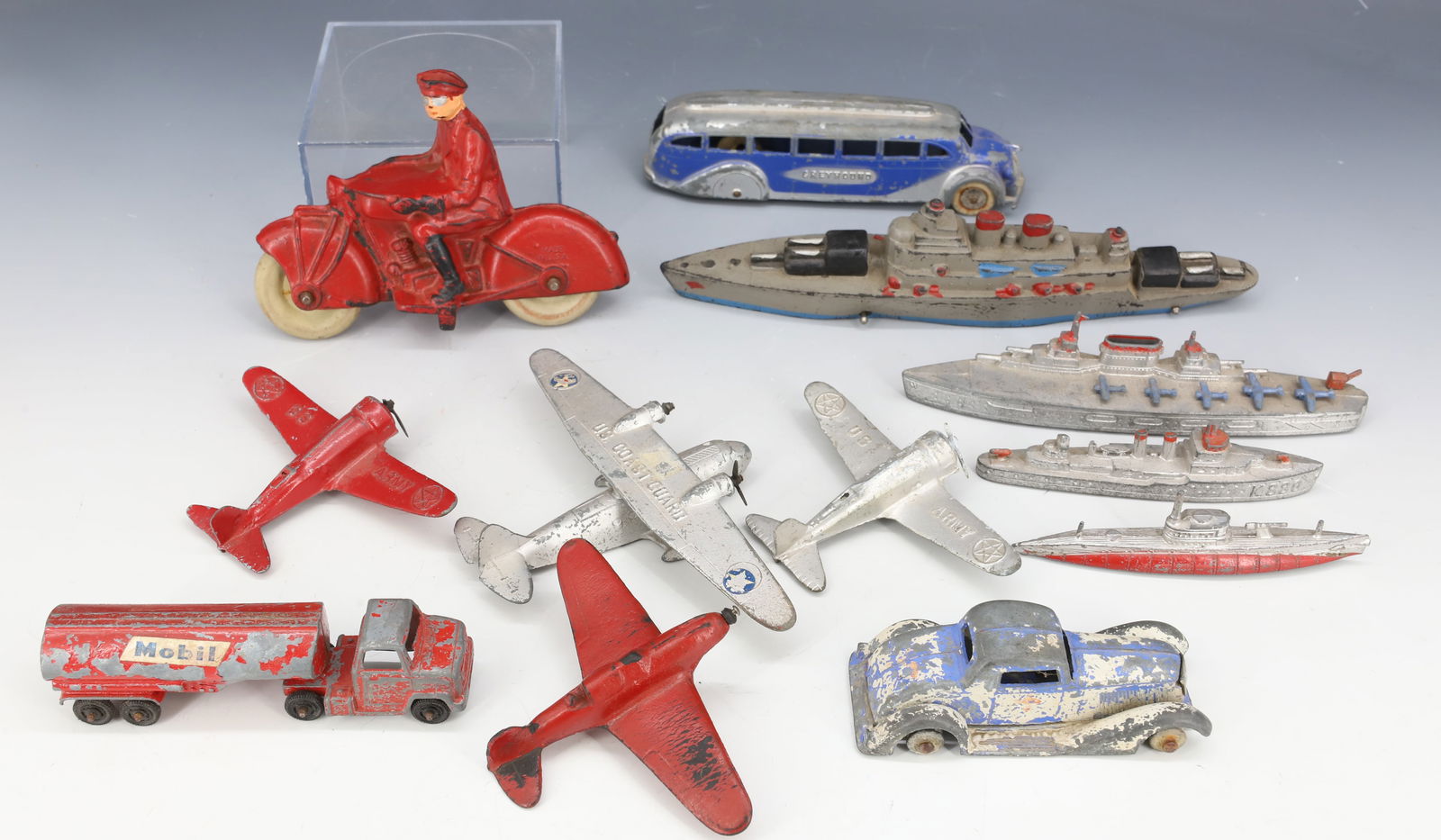 LOT OF TOOTSIE / AUB-RUBR TOYS (1 of 10)