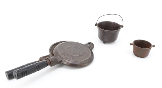 MINIATURE "WAGNER" WAFFLE IRON AND POTS
