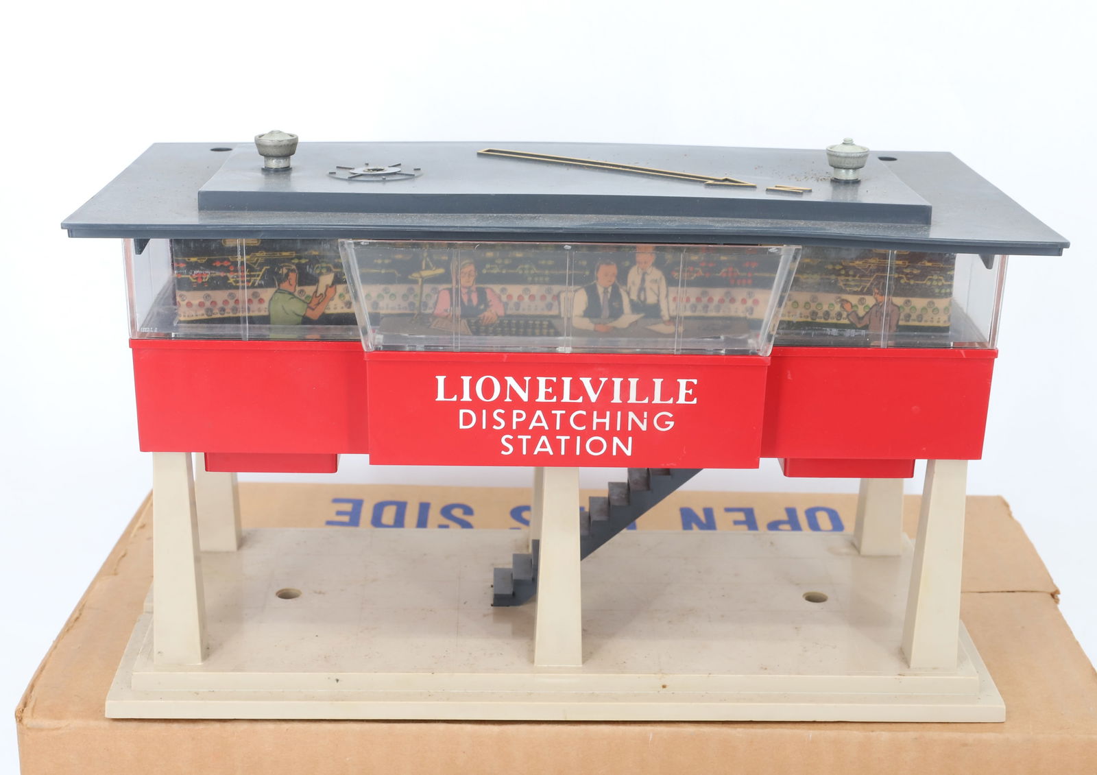 LOT OF LIONEL TRAIN ACCESSORIES AND PLASTICVILLE HOUSES - 10
