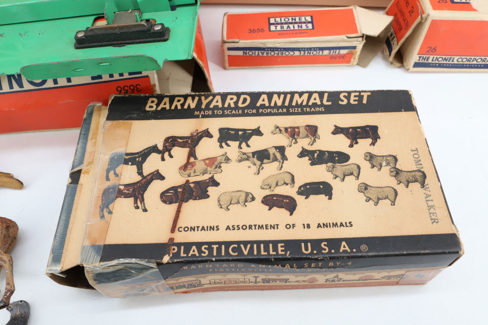 LOT OF LIONEL TRAIN ACCESSORIES AND PLASTICVILLE HOUSES - 2