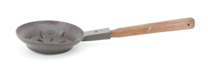 19TH CENTURY PAN IRON