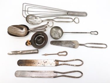 LARGE LOT OF ADVERTISING UTENSILS