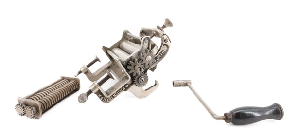 THE MARVEL NOODLE CUTTER