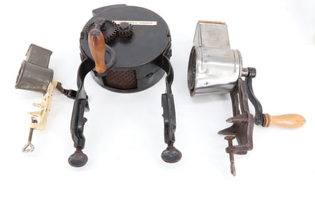 LOT OF VINTAGE FOOD GRINDERS