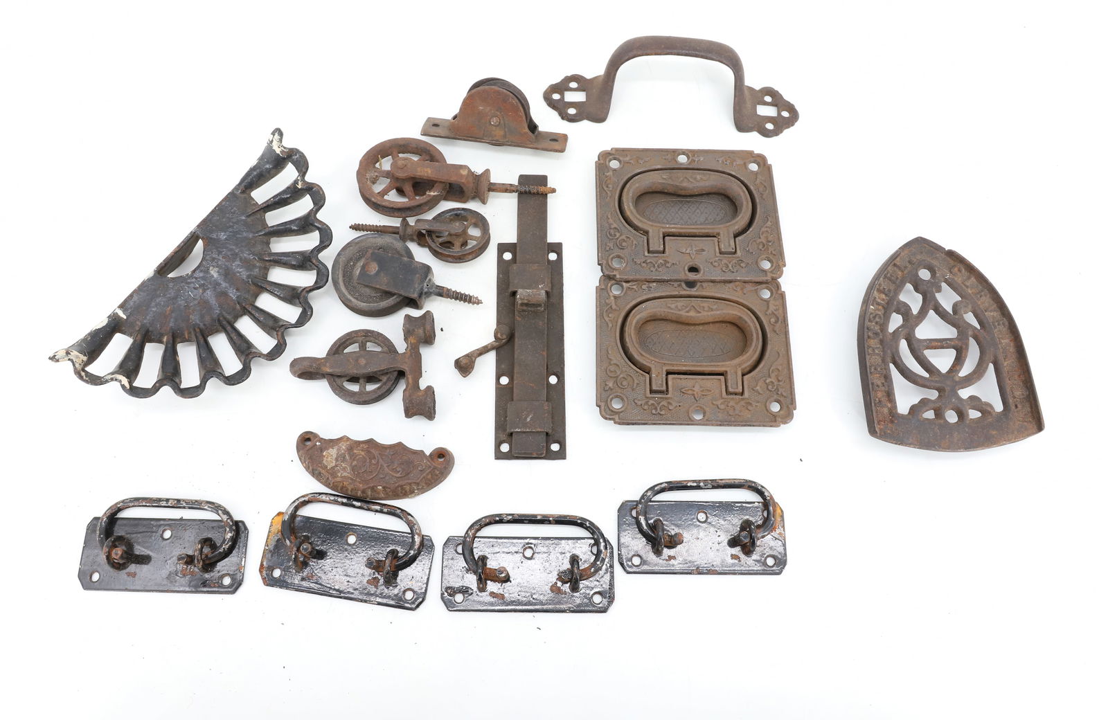 LOT OF CAST IRON HARDWARE (1 of 4)