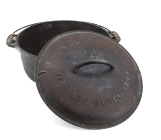 GRISWOLD CAST IRON DUTCH OVEN