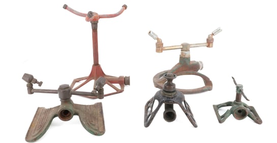 LOT OF VINTAGE LAWN SPRINKLERS