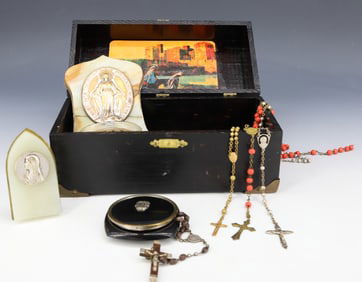 LOT OF ROSARY BEADS AND RELIGIOUS ITEMS