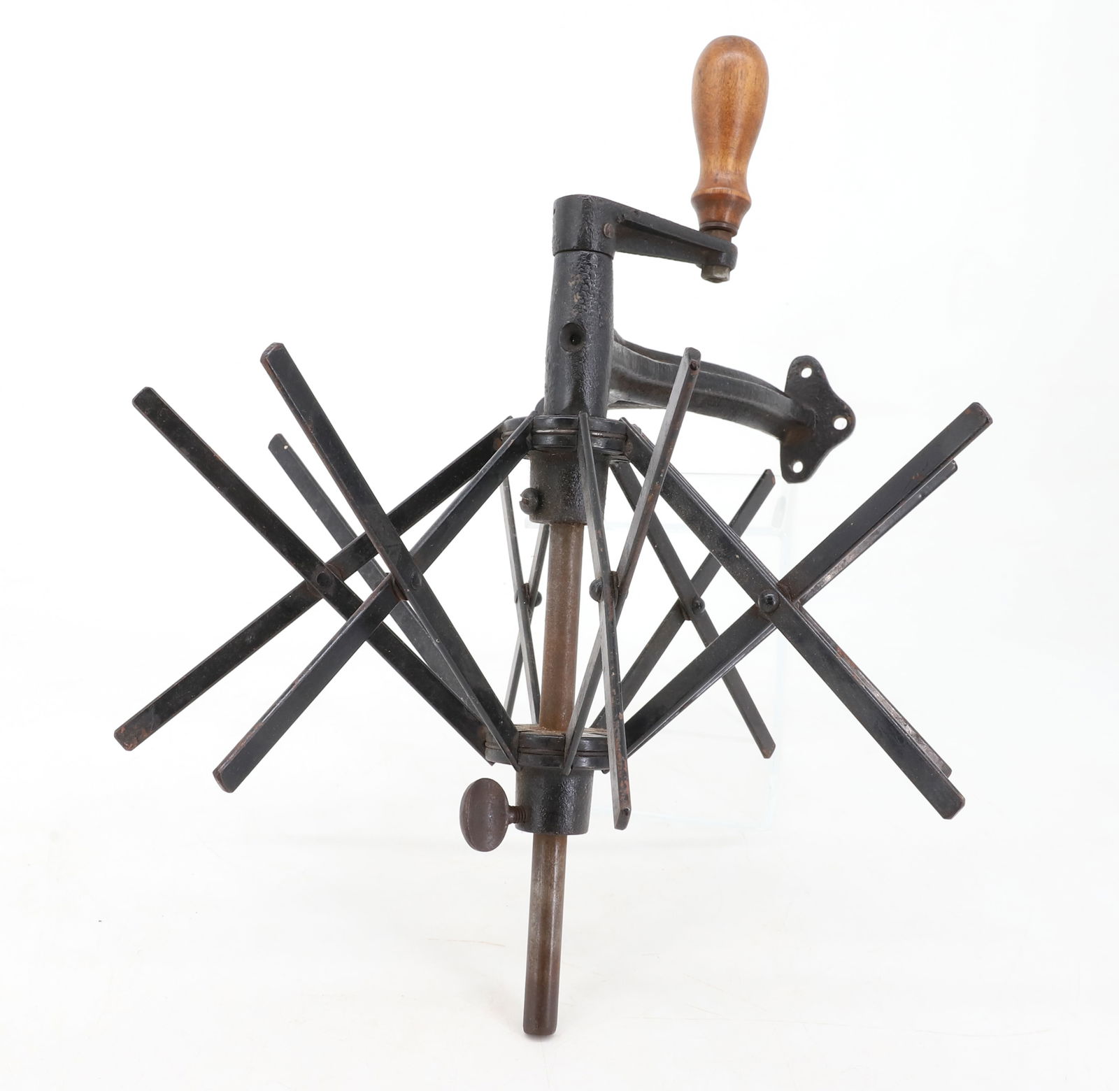 CAST IRON ADJUSTABLE WINDER (1 of 3)