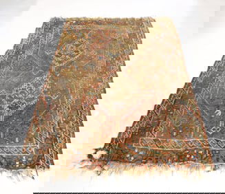 ANTIQUE ORIENTAL RUG.