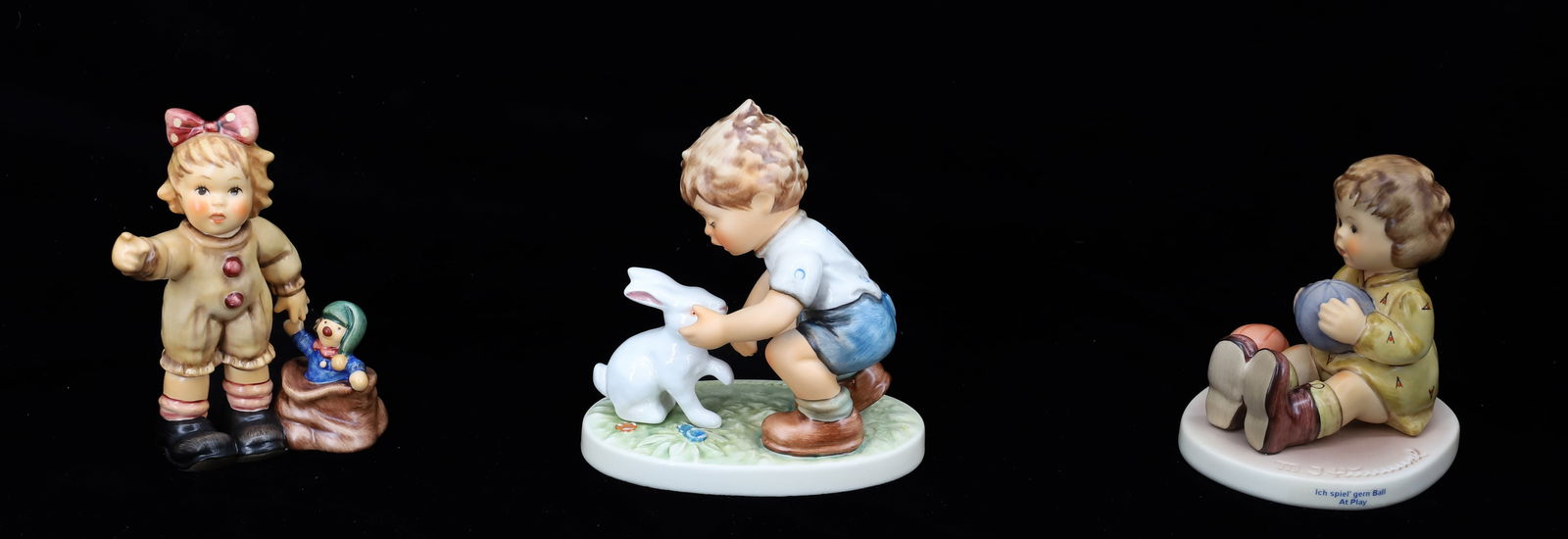 M.J.HUMMEL CLUB FIGURINES (1 of 5)