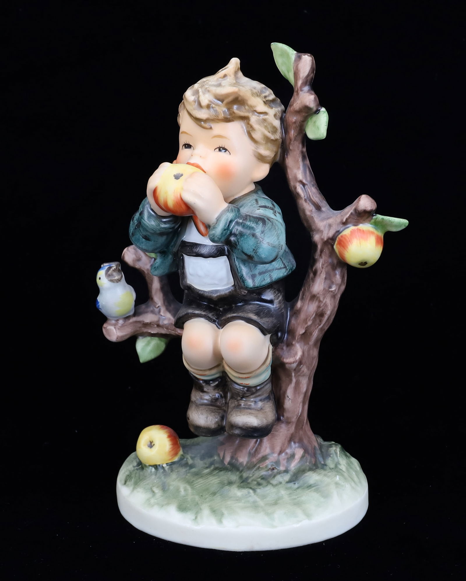 GOEBEL HUMMEL FIGURINES (1 of 5)