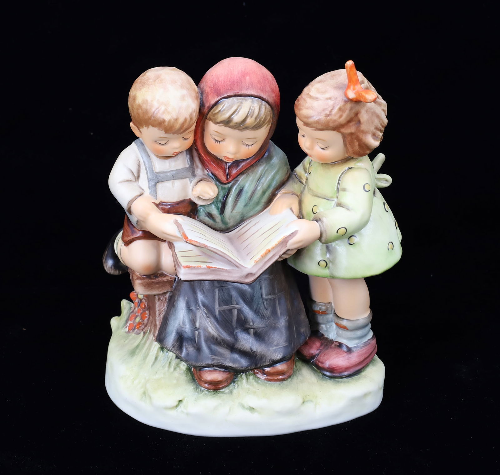 GOEBEL HUMMEL FIGURINES (1 of 5)