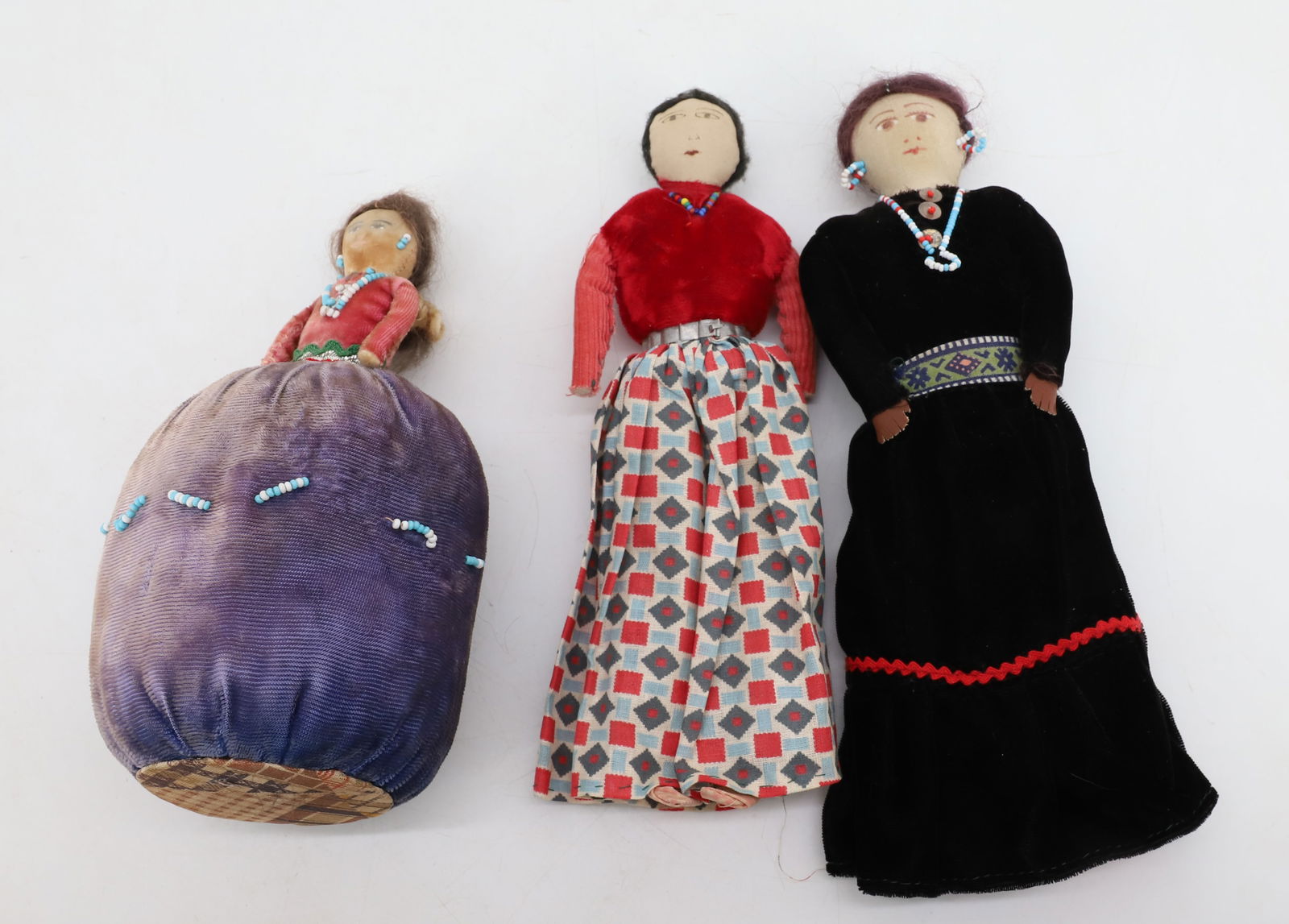 NATIVE AMERICAN DOLLS (1 of 7)