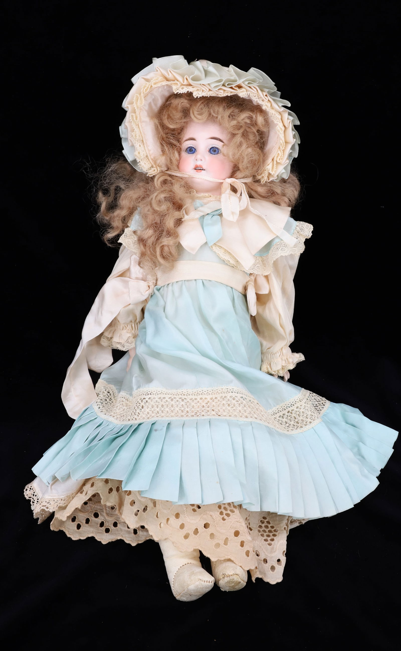 PORCELAIN BISQUE HEAD DOLL (1 of 7)